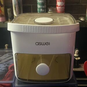 White and Brown Kitchen Ice Maker